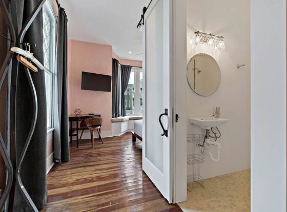 Domum de Vencé allows check-in for 18 year-old guests