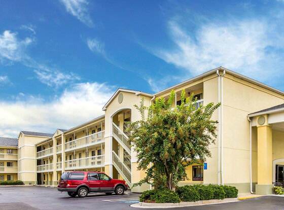 Suburban Studios allows check-in for 18 year-old guests