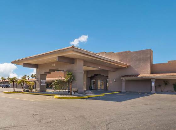 Quality Inn & Suites Lake Havasu City allows check-in for 18 year-old guests