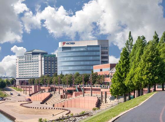 Super 8 by Wyndham Evansville East allows check-in for 18 year-old guests