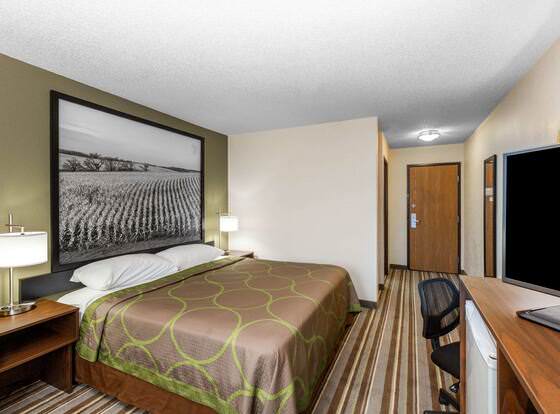 Super 8 by Wyndham Storm Lake allows check-in for 18 year-old guests