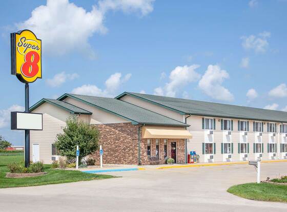 Super 8 by Wyndham Mt Pleasant allows check-in for 18 year-old guests