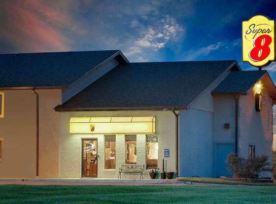 Super 8 by Wyndham Marshall allows check-in for 18 year-old guests