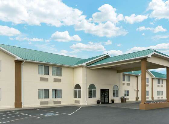 Super 8 by Wyndham Green River allows check-in for 18 year-old guests