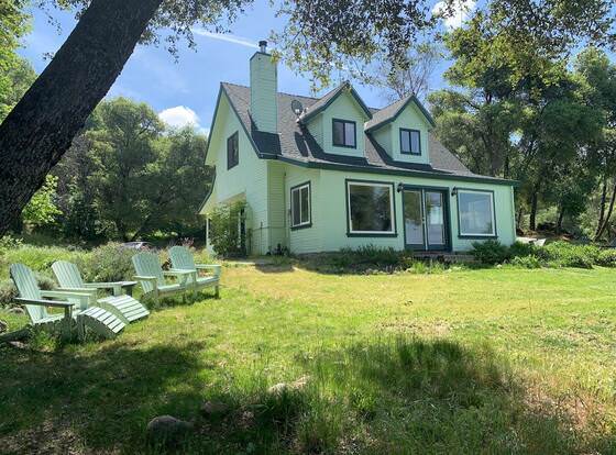 Hillside Cottage Retreat allows check-in for 18 year-old guests