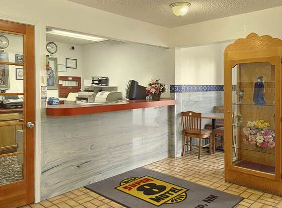 Super 8 by Wyndham Gallup allows check-in for 18 year-old guests
