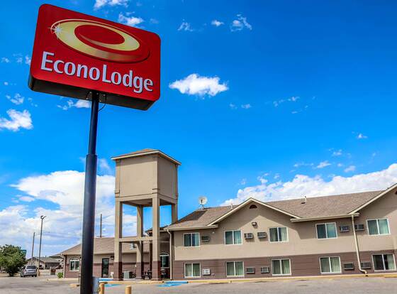 Econo Lodge allows check-in for 18 year-old guests