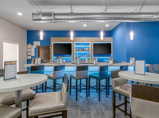 Clarion Inn & Suites DFW North allows check-in for 18 year-old guests