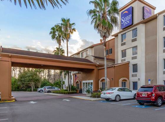 Sleep Inn near Busch Gardens/USF allows check-in for 18 year-old guests