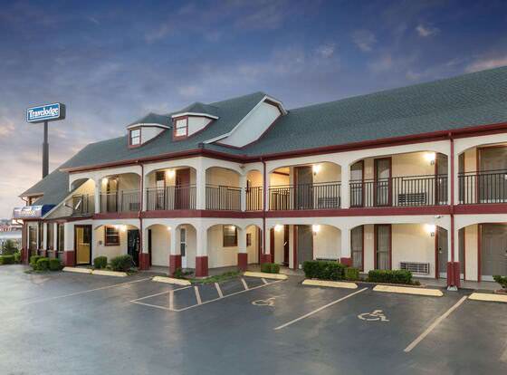 Travelodge Inn & Suites by Wyndham Norman allows check-in for 18 year-old guests