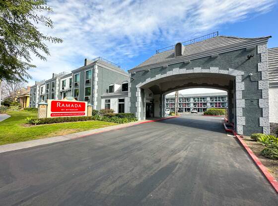 Ramada by Wyndham Anaheim Convention Center allows check-in for 18 year-old guests