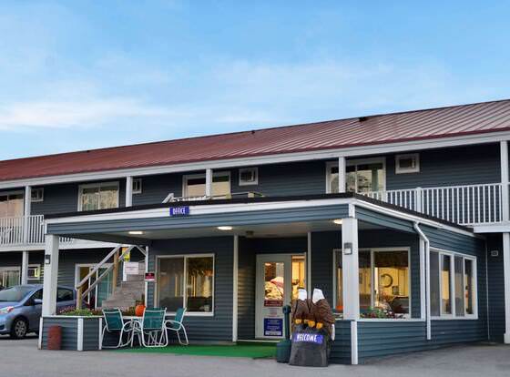 Colonial Inn Ellsworth allows check-in for 18 year-old guests