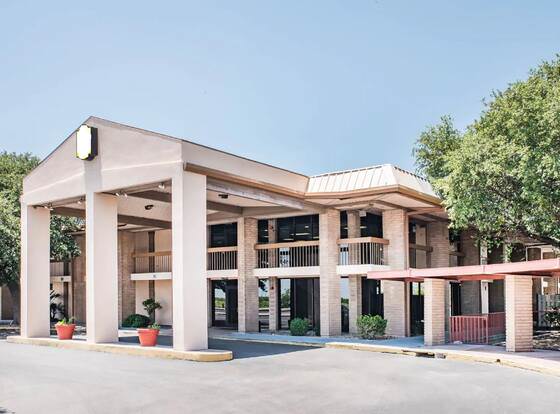 Republic Hotel of Ozona allows check-in for 18 year-old guests