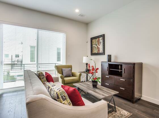 Modern Dallas TownHome 2 BR fully furnis allows check-in for 18 year-old guests