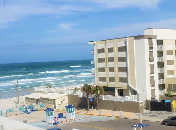 Ocean View Condo Daytona Inn allows check-in for 18 year-old guests