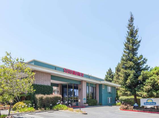 Days Inn & Suites by Wyndham Sunnyvale allows check-in for 18 year-old guests