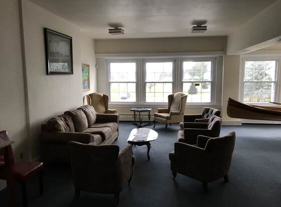 SunCliff on the Lake allows check-in for 18 year-old guests