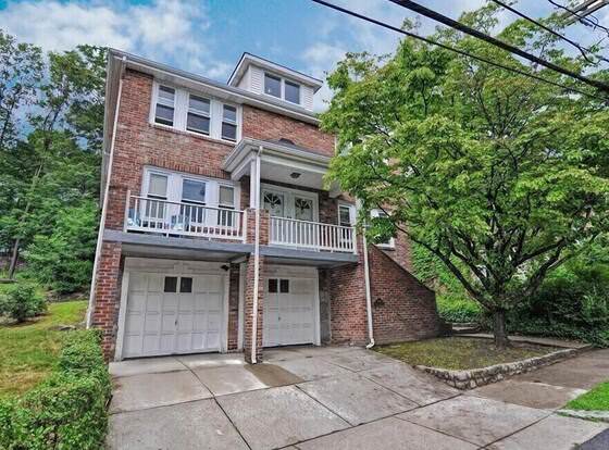 Natalie House - Boston allows check-in for 18 year-old guests