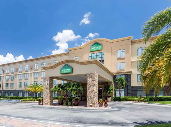 Wingate by Wyndham Convention Ctr Closest Universal Orlando allows check-in for 18 year-old guests