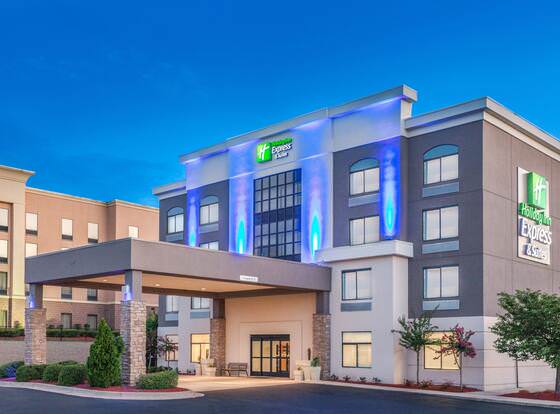 Holiday Inn Express & Suites Augusta West - Ft Gordon Area, an IHG Hotel allows check-in for 18 year-old guests