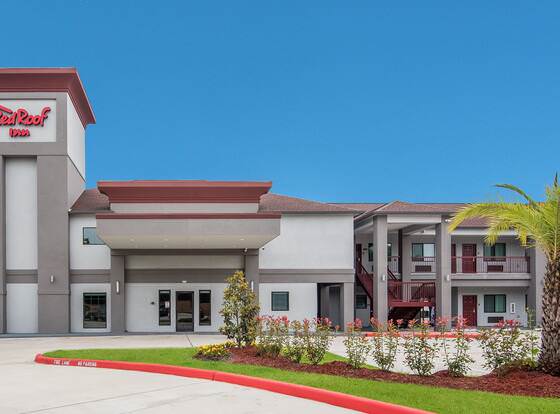 Red Roof Inn Baytown allows check-in for 18 year-old guests
