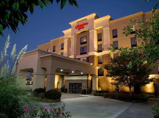 Hampton Inn Oxford/Conference Center allows check-in for 18 year-old guests
