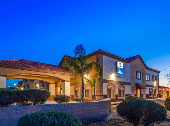 Best Western Tolleson Hotel allows check-in for 18 year-old guests