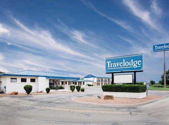 Travelodge by Wyndham Ozona allows check-in for 18 year-old guests