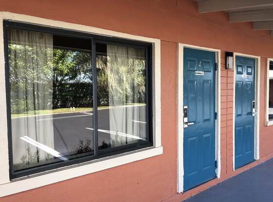 Ocala Cove Motel allows check-in for 18 year-old guests