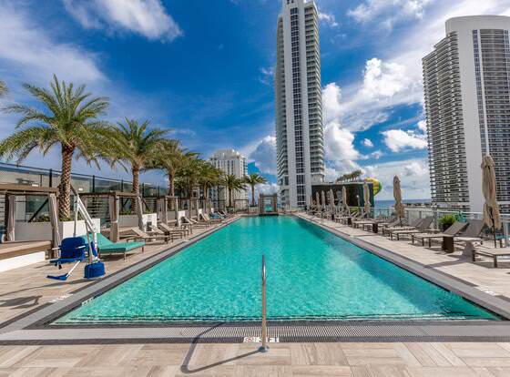 Hyde Beach House Hollywood Pr Suites allows check-in for 18 year-old guests