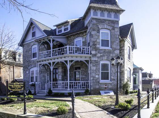 George Washington Wood Bed & Breakfast allows check-in for 18 year-old guests