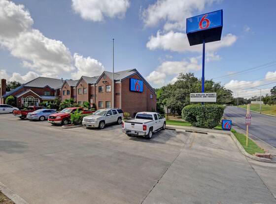 Motel 6 San Antonio, TX - Medical Center South allows check-in for 18 year-old guests