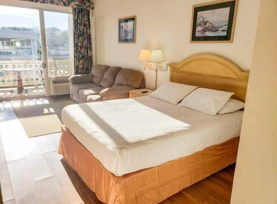 St John`s Inn Unit 204 allows check-in for 18 year-old guests