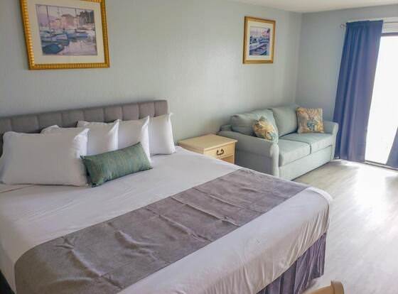 Sea Mist 51105 allows check-in for 18 year-old guests