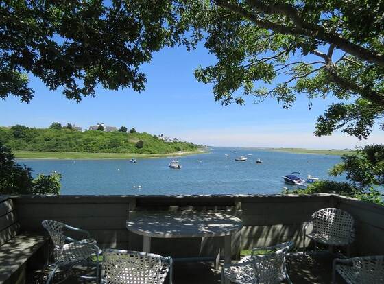 510 Barn Hill Road - Two Bedroom House allows check-in for 18 year-old guests