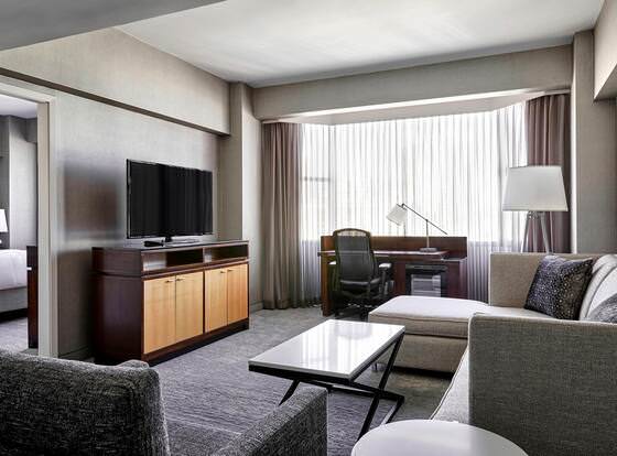 San Francisco Marriott Union Square allows check-in for 18 year-old guests