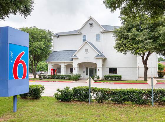 Motel 6 Grand Prairie, TX - Near Six Flags Drive allows check-in for 18 year-old guests