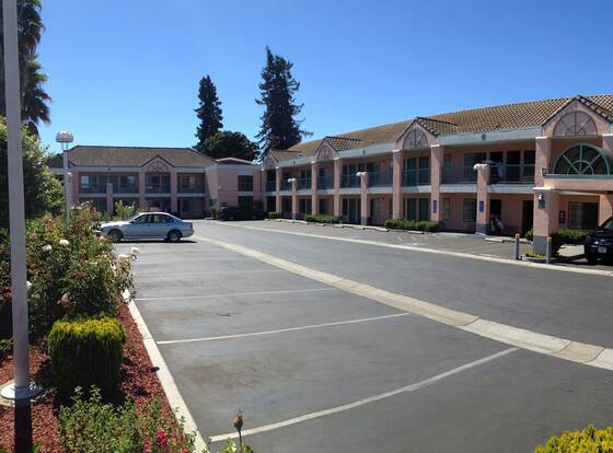 Atherton Park Inn & Suites allows check-in for 18 year-old guests