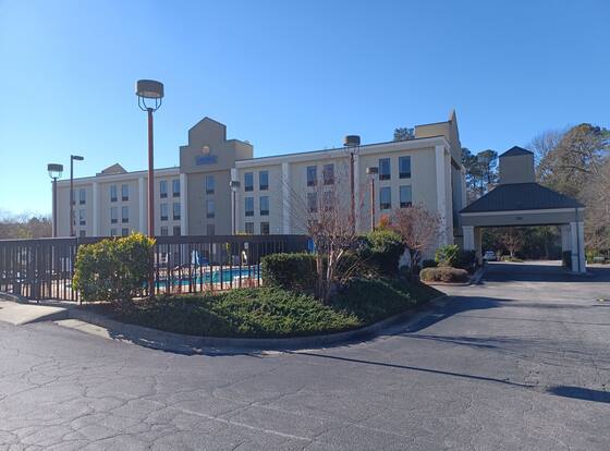 Comfort Inn & Suites allows check-in for 18 year-old guests