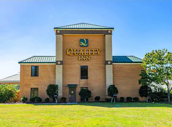 Quality Inn Whiteville North allows check-in for 18 year-old guests