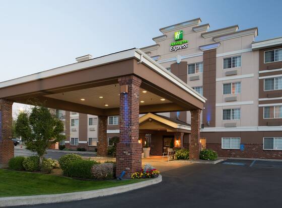 Holiday Inn Express Spokane-Valley, an IHG Hotel allows check-in for 18 year-old guests