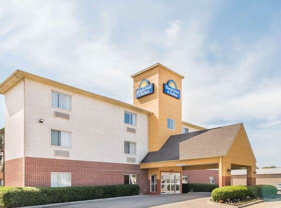 Days Inn & Suites by Wyndham Dallas allows check-in for 18 year-old guests
