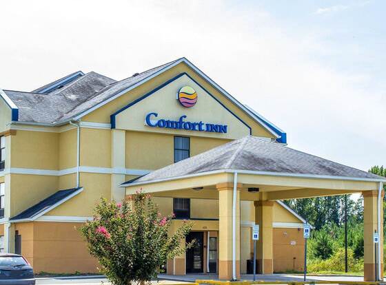 Comfort Inn Dunn near I-95 allows check-in for 18 year-old guests