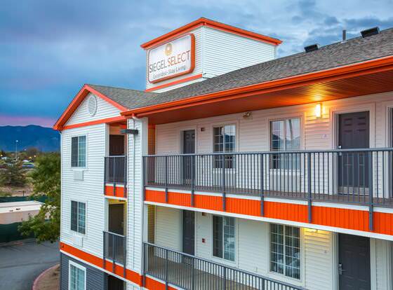 Siegel Select Albuquerque 2 allows check-in for 18 year-old guests