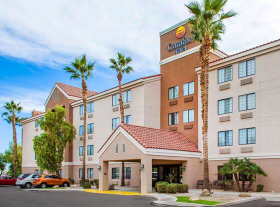Comfort Inn Chandler - Phoenix South I-10 allows check-in for 18 year-old guests