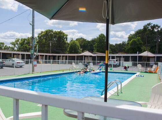 Current River Inn allows check-in for 18 year-old guests