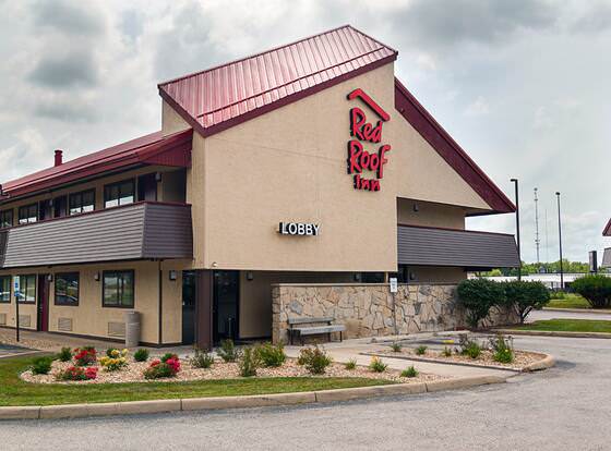 Red Roof Inn Springfield, IL allows check-in for 18 year-old guests