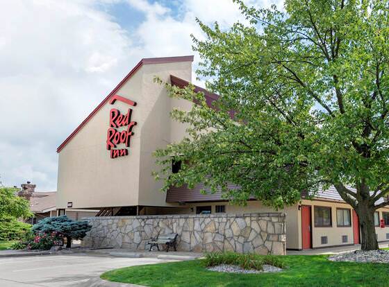 Red Roof Inn Lafayette - Purdue University allows check-in for 18 year-old guests
