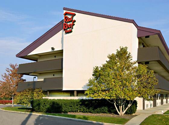 Red Roof Inn Asheville West allows check-in for 18 year-old guests