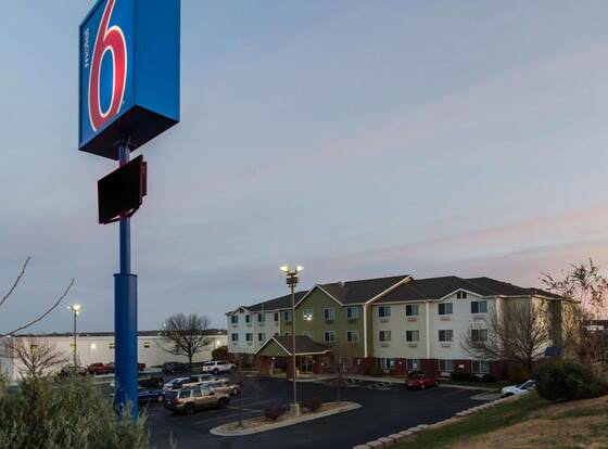 Motel 6 Lincoln, NE allows check-in for 18 year-old guests